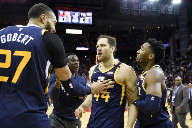 Богдановић, невероватном тројком, утишао Тексас (ВИДЕО)